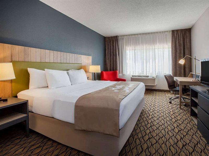 Days Inn & Suites By Wyndham Rochester Hills Mi Exteriér fotografie