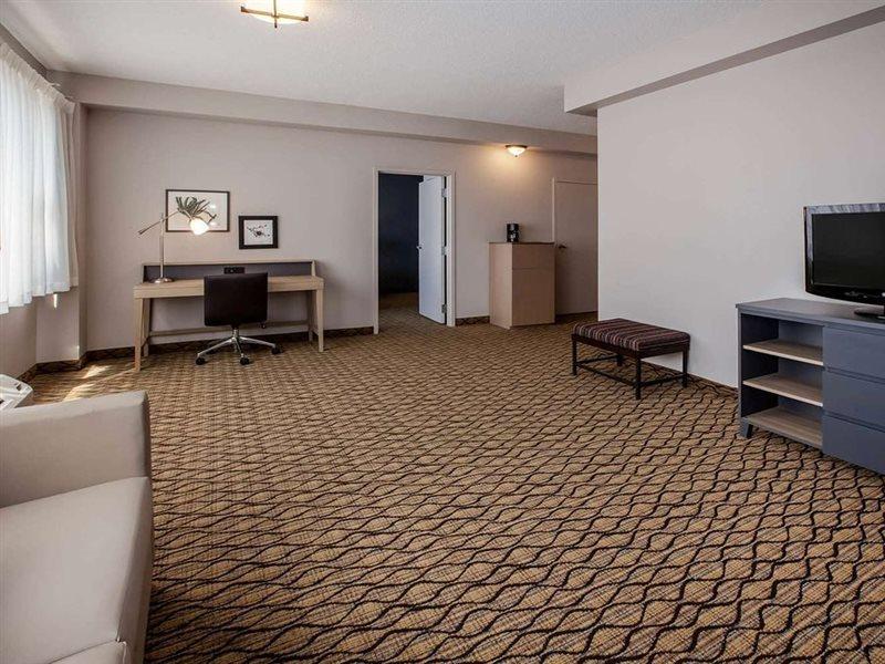Days Inn & Suites By Wyndham Rochester Hills Mi Exteriér fotografie