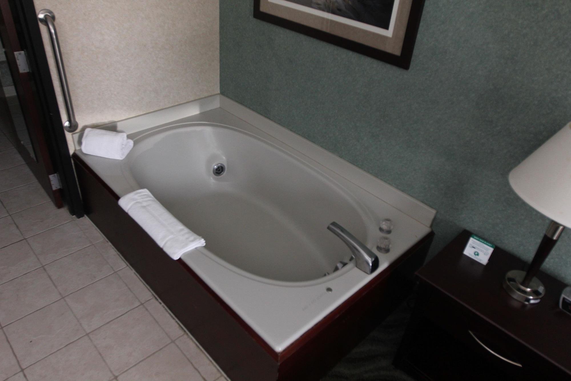 Days Inn & Suites By Wyndham Rochester Hills Mi Exteriér fotografie